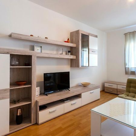 Apartment Anna With Free Private Parking Pula Exterior foto