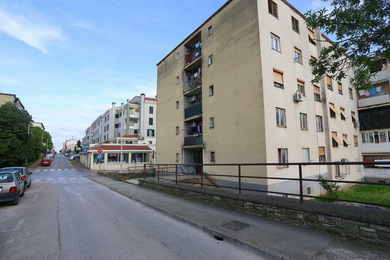 Apartment Anna With Free Private Parking Pula Exterior foto