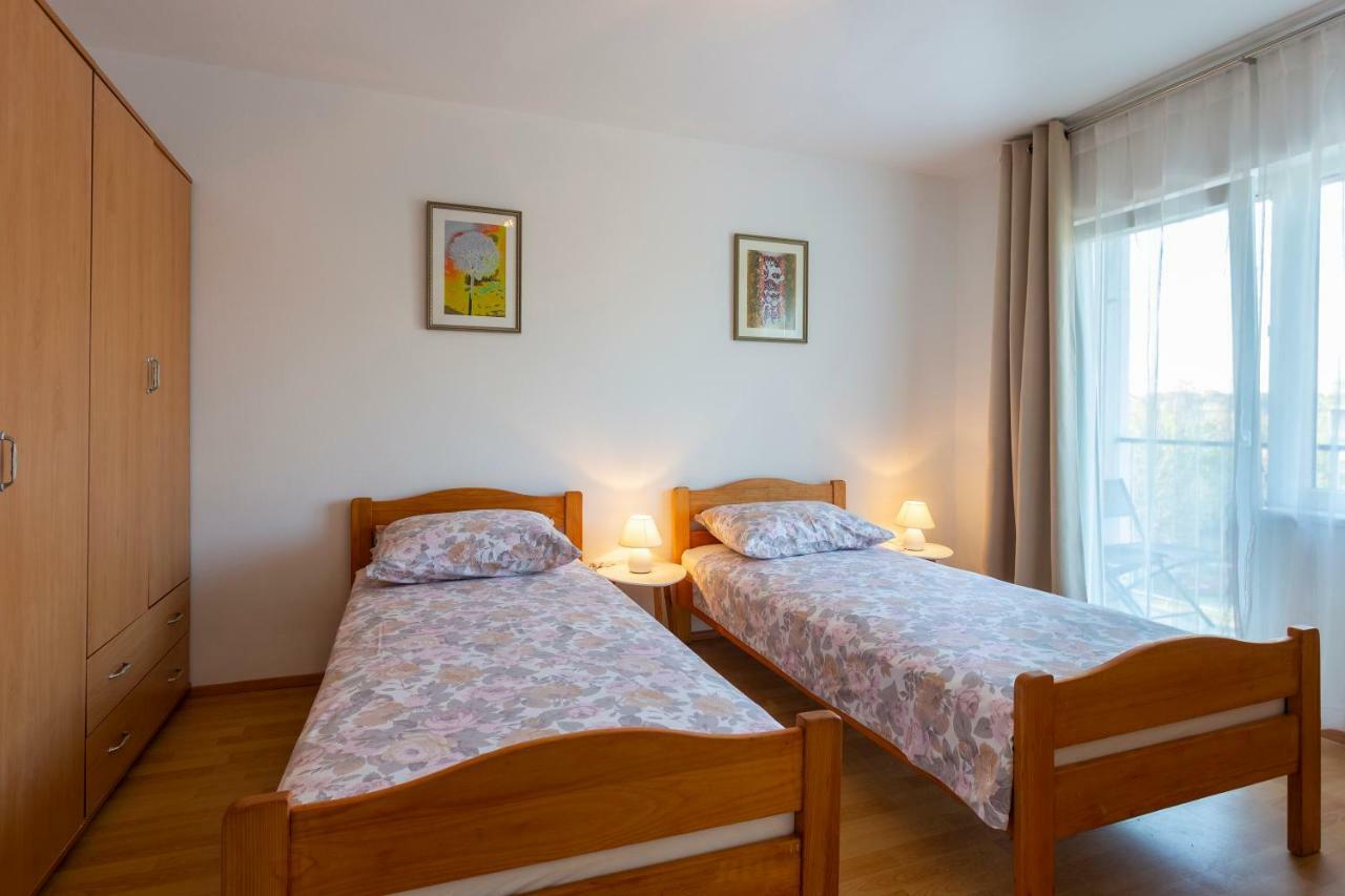 Apartment Anna With Free Private Parking Pula Exterior foto