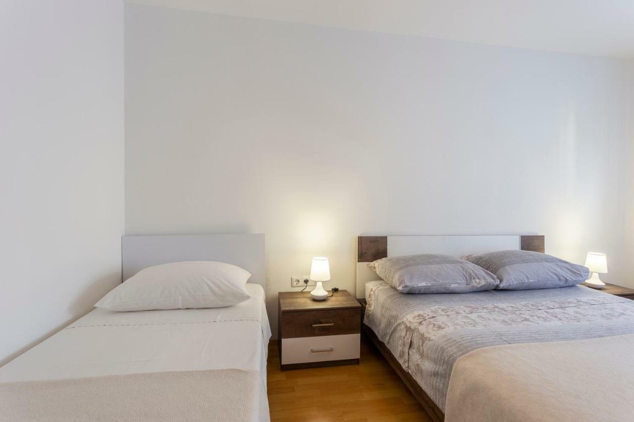 Apartment Anna With Free Private Parking Pula Exterior foto