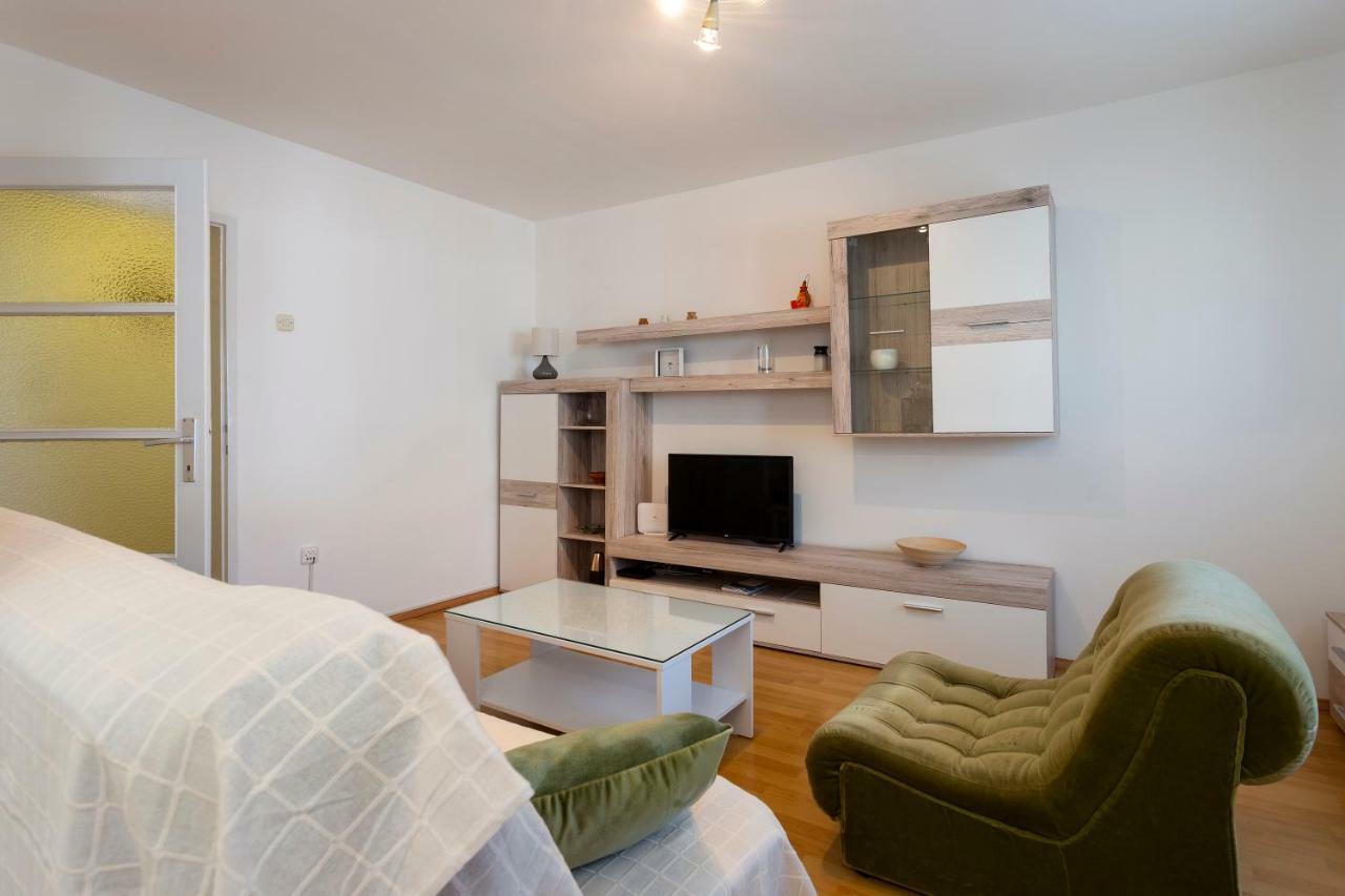Apartment Anna With Free Private Parking Pula Exterior foto