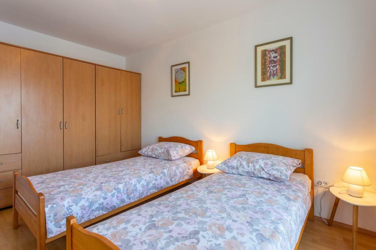 Apartment Anna With Free Private Parking Pula Exterior foto