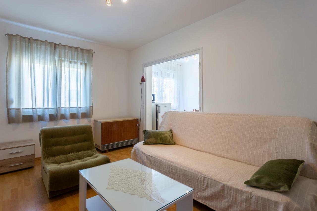 Apartment Anna With Free Private Parking Pula Exterior foto