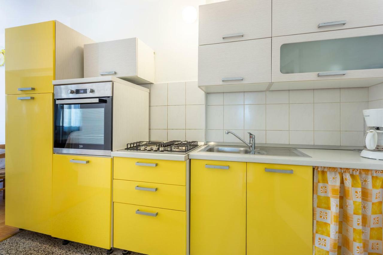 Apartment Anna With Free Private Parking Pula Exterior foto