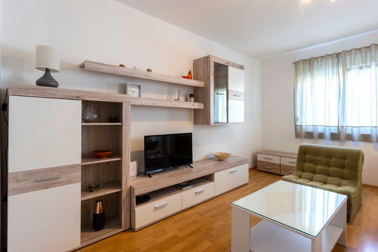 Apartment Anna With Free Private Parking Pula Exterior foto