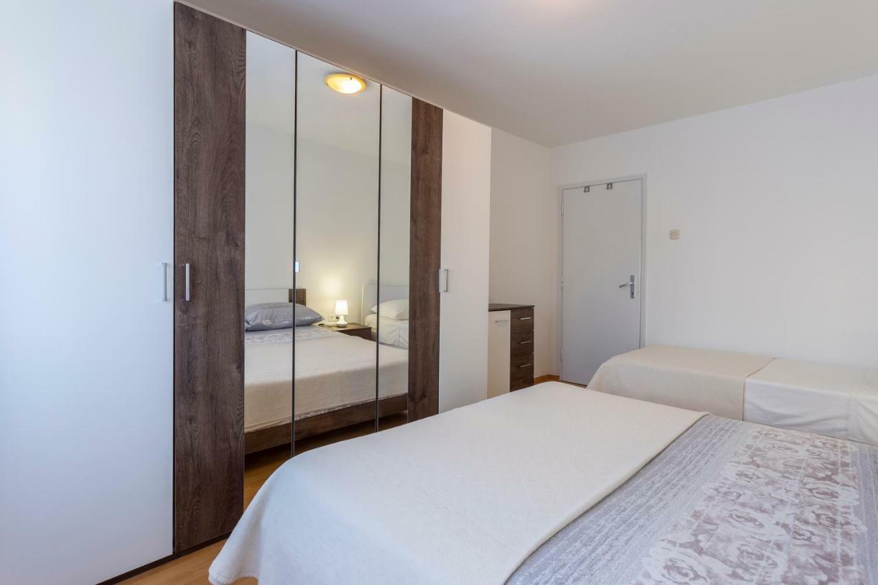 Apartment Anna With Free Private Parking Pula Exterior foto